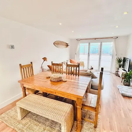 The Hideout - Newquay - Fully Stocked Eco Escape New Quay