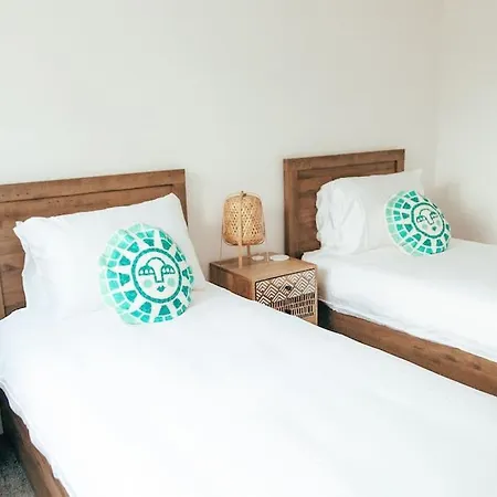 The Hideout - Newquay - Fully Stocked Eco Escape *