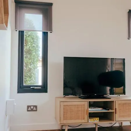 The Hideout - Newquay - Fully Stocked Eco Escape