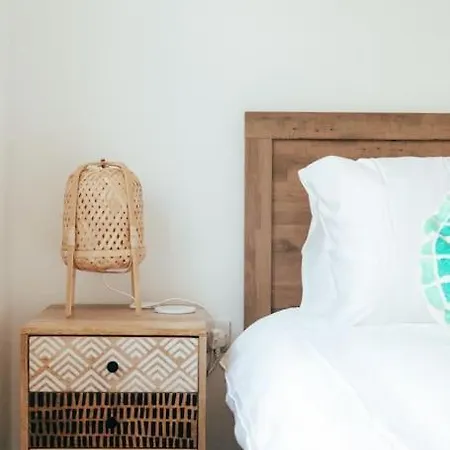 The Hideout - Newquay - Fully Stocked Eco Escape * New Quay