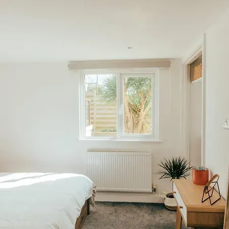 The Hideout - Newquay - Fully Stocked Eco Escape New Quay