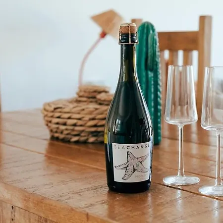 The Hideout - Newquay - Fully Stocked Eco Escape * New Quay